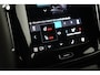 Volvo XC40 Twin Plus AWD | Trekhaak | Stoel- en stuurverwarming | 19"-5-Doppelspeichen Sport-Design Diamantschnitt/Hochglanzschwarz | 4 seizoenen banden | Achteruitrijcamera