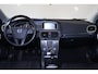 Volvo V40 T2 Kinetic - Bi-Xenon koplampen - Verwarmde voorstoelen - Parkeersensoren achter - High Performance Audio - Cruise Control - Navigatie - 16' LMV