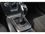 Volvo V40 T2 Kinetic - Bi-Xenon koplampen - Verwarmde voorstoelen - Parkeersensoren achter - High Performance Audio - Cruise Control - Navigatie - 16' LMV