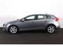 Volvo V40 T2 Kinetic - Bi-Xenon koplampen - Verwarmde voorstoelen - Parkeersensoren achter - High Performance Audio - Cruise Control - Navigatie - 16' LMV