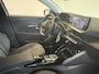 Peugeot 208 Hybrid 100 AUT Allure Navigatie Apple Carplay/ Android Auto Camera Parkeersensoren Adaptive Cruise Control Stoelverwarming Ledverlichting Climate control