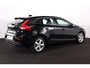 Volvo V40 T2 Kinetic - Verwarmde voorstoelen, stuur & achterbank - Parkeersensoren achter - Volvo On Call - Cruise Control - Standkachel - 16' LMV