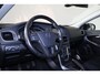Volvo V40 T2 Kinetic - Verwarmde voorstoelen, stuur & achterbank - Parkeersensoren achter - Volvo On Call - Cruise Control - Standkachel - 16' LMV