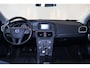 Volvo V40 T2 Kinetic - Verwarmde voorstoelen, stuur & achterbank - Parkeersensoren achter - Volvo On Call - Cruise Control - Standkachel - 16' LMV