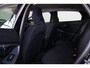 Volvo V40 T2 Kinetic - Verwarmde voorstoelen, stuur & achterbank - Parkeersensoren achter - Volvo On Call - Cruise Control - Standkachel - 16' LMV