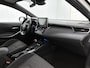 Toyota Corolla Touring Sports 1.8 Hybrid Executive Bi-Tone | Dealer onderhouden | Head-Up display | Dodehoek detectie | Parkeersensoren voor+achter met assistent | elektrische achterklep | Stoelverwarming | Draadloze telefoonlader |