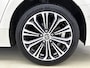 Toyota Corolla Touring Sports 1.8 Hybrid Executive Bi-Tone | Dealer onderhouden | Head-Up display | Dodehoek detectie | Parkeersensoren voor+achter met assistent | elektrische achterklep | Stoelverwarming | Draadloze telefoonlader |