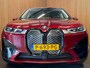BMW iX XDrive40 Executive 77 kWh|100% SOH|VOLLEDER|ELEK.STUURVERSTELLING|CAMERA|CARPLAY|PDC V+A|NAP|NL-AUTO|INCL.BTW|1e EIGENAAR|