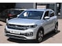 Volkswagen T-Cross 1.5 TSI R-Line Automaat | 150PK | Trekhaak | BSM | Navigatie | Camera | 12 mnd BOVAG garantie | Whatsapp 06-53188999
