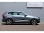 Volvo XC60 T8 Automaat Twin Engine AWD R-Design | Panoramadak | Cruise Control | Achteruitrijcamera | Semi elektrisch bedienbare trekhaak | Standkachel |