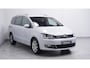 Volkswagen Sharan 2.0 TDI 150 pk DSG Aut. GRIJS KENTEKEN Trekhaak Navi, Adapt.Cruise, 2x Elek. Schuifdeur, Leder Zwart