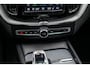 Volvo XC60 2.0 T6 Plug-in Hybrid AWD Plus Dark | PHEV Long Range | Harman Kardon Audio | Achteruitrijcamera | Parkeersensoren | Panoramadak | Lichtmetalen Velgen 20 inch | Sportstoelen | Stoelverwarming voor en achter | Keyless Entry | Elektrische Achterklep | Elektrisch Verstelbare Voorstoelen | Navigatie