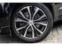 Volvo XC60 2.0 T6 Plug-in Hybrid AWD Plus Dark | PHEV Long Range | Harman Kardon Audio | Achteruitrijcamera | Parkeersensoren | Panoramadak | Lichtmetalen Velgen 20 inch | Sportstoelen | Stoelverwarming voor en achter | Keyless Entry | Elektrische Achterklep | Elektrisch Verstelbare Voorstoelen | Navigatie