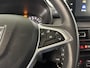 Dacia Sandero 90PK TCe Comfort | 1e eigenaar | Navi | Parkeersensoren | Apple CarPlay/Android Auto | Airco | Cruise Control | Armsteun | Elektrische Ramen & Spiegels | Licht & Regen Sensor |