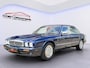 Jaguar Daimler 4.0 V8 TOPSTAAT, YOUNGTIMER, Beige Leder, Stoelverwarming V+A, Elektrische Stoelen V+A, Climate Control, Cruise Control, Apple Carplay, (MET GARANTIE*)