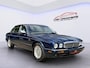 Jaguar Daimler 4.0 V8 TOPSTAAT, YOUNGTIMER, Beige Leder, Stoelverwarming V+A, Elektrische Stoelen V+A, Climate Control, Cruise Control, Apple Carplay, (MET GARANTIE*)