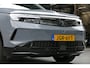 Opel Grandland Electric EV 73KWH 213PK BUSINESS EDITION AUTOMAAT / CAMERA V+A / PANO.DAK / ELEKTR. ACHTERKLEP / KEYLESS / FULL-LED / 19"LMV / NAVI / CLIMA / PDC / BLUETOOTH / ADAPT.CRUISECONTROL / 1E EIGENAAR / SCHITTERENDE STAAT !!