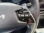 Kia Niro EV DynamicPlusLine 64.8 kWh | Glazen schuif-/kanteldak | Stoel- en stuurverwarming | Elektrisch bedienbare achterklep | Head-up display | Dodehoek assistentie | Achteruitrijcamera | Apple/Android Carplay | LED | Climate control