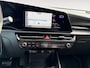 Kia Niro EV DynamicPlusLine 64.8 kWh | Glazen schuif-/kanteldak | Stoel- en stuurverwarming | Elektrisch bedienbare achterklep | Head-up display | Dodehoek assistentie | Achteruitrijcamera | Apple/Android Carplay | LED | Climate control