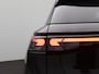 Volkswagen T-Roc 1.5 eTsi R-Line First Edition 150PK 150PK DSG Pano-Schuifdak, Trekhaak, Black Style, 20" LM Velgen, Keyless, Side Asisst, Matrix LED, Achteruitrijcamera, Memory-stoelen, Harman Kardon, Leder