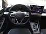 Volkswagen Golf 1.5 eTSI Life Edition 116pk DSG | Navigatie | Cruise control | Stoel- & Stuurverwarming | Trekhaak | App-Connect | Lichtmetalen velgen |