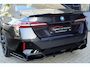 BMW 5-Serie 530e M Sport Edition | 300PK | Pano | Harman Kardon | 360° | HUD | Driving Assistant Professional | Maxton | BMW 530e M Sport Edition 300 PK Plug-in Hybrid met 2.0 viercilinder, panoramadak, Head-Up Display, 360° camera, Harman Kardon Premium Sound, 21-inch lichtmetalen velgen, Driving Assistant Pro