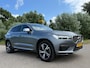Volvo XC60 2.0 T4 R-Design Automaat / Panoramadak / Leder-Alcantara / Camera / Stoelverwarming / 19" Velgen / Navi / PDC / Cruise