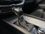 Volvo XC60 2.0 T4 R-Design Automaat / Panoramadak / Leder-Alcantara / Camera / Stoelverwarming / 19" Velgen / Navi / PDC / Cruise