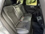 Volvo XC60 2.0 T4 R-Design Automaat / Panoramadak / Leder-Alcantara / Camera / Stoelverwarming / 19" Velgen / Navi / PDC / Cruise