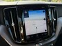 Volvo XC60 2.0 T4 R-Design Automaat / Panoramadak / Leder-Alcantara / Camera / Stoelverwarming / 19" Velgen / Navi / PDC / Cruise