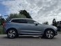 Volvo XC60 2.0 T4 R-Design Automaat / Panoramadak / Leder-Alcantara / Camera / Stoelverwarming / 19" Velgen / Navi / PDC / Cruise