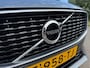 Volvo XC60 2.0 T4 R-Design Automaat / Panoramadak / Leder-Alcantara / Camera / Stoelverwarming / 19" Velgen / Navi / PDC / Cruise