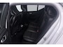 Volvo XC40 2.0 B4 Inscription (PANORAMADAK, TREKHAAK, STOEL/STUUR VERWARMING, CAMERA, PARKEERSENSOREN)