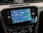 Volkswagen Passat Variant 1.5 TSI Highline Sportline 150Pk Automaat (VIRTUAL COCKPIT, APPLE CARPLAY, GROOT NAVI, CAMERA, LEDER/ALCANTARA, GETINT GLAS, KEYLESS, NIEUWSTAAT)