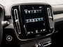 Volvo XC40 1.5 T4 Recharge R-Design 211Pk Automaat (APPLE CARPLAY, GROOT NAVI, LEDER/ALCANTARA, STUUR/STOELVERWARMING, CAMERA, TREKHAAK, SPORTSTOELEN, GETINT GLAS, LANE ASSIST, NIEUWSTAAT)