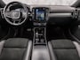 Volvo XC40 1.5 T4 Recharge R-Design 211Pk Automaat (APPLE CARPLAY, GROOT NAVI, LEDER/ALCANTARA, STUUR/STOELVERWARMING, CAMERA, TREKHAAK, SPORTSTOELEN, GETINT GLAS, LANE ASSIST, NIEUWSTAAT)