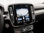 Volvo XC40 1.5 T4 Recharge R-Design 211Pk Automaat (APPLE CARPLAY, GROOT NAVI, LEDER/ALCANTARA, STUUR/STOELVERWARMING, CAMERA, TREKHAAK, SPORTSTOELEN, GETINT GLAS, LANE ASSIST, NIEUWSTAAT)