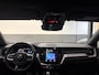 Volvo XC60 2.0 T8 Twin Engine AWD R-Design|1 eigenaar|NAP|Hybrid|407PK|Panorama|DO|Head-up display|Trekhaak|Leder|Carplay|all-in