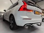 Volvo XC60 2.0 T8 Twin Engine AWD R-Design|1 eigenaar|NAP|Hybrid|407PK|Panorama|DO|Head-up display|Trekhaak|Leder|Carplay|all-in