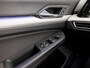 Volkswagen Golf 1.5 TSI Sport 150Pk Automaat (APPLE CARPLAY, GROOT NAVI, STUUR/STOELVERWARMING, SPORTSTOELEN, GETINT GLAS, SFEERVERLICHTING, KEYLESS, NIEUWSTAAT)