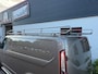 Ford Transit Custom GB 2.0 TDCi 170PK 320 L2H1 Limited/ 18 Inch/ RVS Imperiaal/ Sidebars/ Vloer + wand platen/ Stoelverwarming/ Trekhaak/ Apple Carplay/ Zeer nette bus