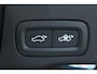 Volvo XC60 T6 Plug-in hybrid AWD Ultra Dark SOH-waarde 100%| Luchtvering | Head-Up Display | Semi-Electrische Wegklapbare Trekhaak | Harman Kardon Premium audio |