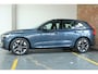 Volvo XC60 T6 Plug-in hybrid AWD Ultra Dark SOH-waarde 100%| Luchtvering | Head-Up Display | Semi-Electrische Wegklapbare Trekhaak | Harman Kardon Premium audio |