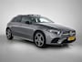 Mercedes-Benz A-klasse 250 e AMG Line | Panoramadak | Achteruitrijcamera | Multibeam Koplampen | Nightpakket | Inclusief 24 maanden MB Certified garantie voor Europa.