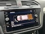 Volkswagen Tiguan 1.5 TSI Comfortline Business | R-Line | Trekhaak | Leder bekleding | Carplay | LED |