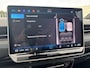 Volkswagen ID.7 Pro Business 77 kWh | Rijklaarprijs | SOH 93,8 % | Elektrisch wegklapbare trekhaak | Harman Kardon Sound System | Warmtepomp | 20"inch lichtmetalen wielen | Stoelverwarming voor+achter |