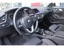 BMW 1-Serie 116i AUTOMAAT HIGH EXECUTIVE | DRAADLOZE APPLE CARPLAY/ANDROID AUTO | NAVIGATIE | PARKEERSENSOREN VOOR + ACHTER | SHADOW LINE | STOEL VERWARMING | CRUISE CONTROL | DAB+ RADIO | 17" LICHTMETALEN VELGEN | DRAADLOZE TELEFOONLADER |