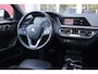 BMW 1-Serie 116i AUTOMAAT HIGH EXECUTIVE | DRAADLOZE APPLE CARPLAY/ANDROID AUTO | NAVIGATIE | PARKEERSENSOREN VOOR + ACHTER | SHADOW LINE | STOEL VERWARMING | CRUISE CONTROL | DAB+ RADIO | 17" LICHTMETALEN VELGEN | DRAADLOZE TELEFOONLADER |