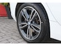 BMW 1-Serie 116i AUTOMAAT HIGH EXECUTIVE | DRAADLOZE APPLE CARPLAY/ANDROID AUTO | NAVIGATIE | PARKEERSENSOREN VOOR + ACHTER | SHADOW LINE | STOEL VERWARMING | CRUISE CONTROL | DAB+ RADIO | 17" LICHTMETALEN VELGEN | DRAADLOZE TELEFOONLADER |