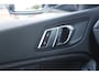 BMW 1-Serie 116i AUTOMAAT HIGH EXECUTIVE | DRAADLOZE APPLE CARPLAY/ANDROID AUTO | NAVIGATIE | PARKEERSENSOREN VOOR + ACHTER | SHADOW LINE | STOEL VERWARMING | CRUISE CONTROL | DAB+ RADIO | 17" LICHTMETALEN VELGEN | DRAADLOZE TELEFOONLADER |